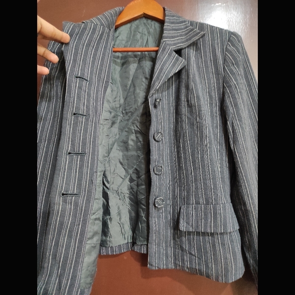 Grey Striped Blazer 🥂 - Picture 3 of 8